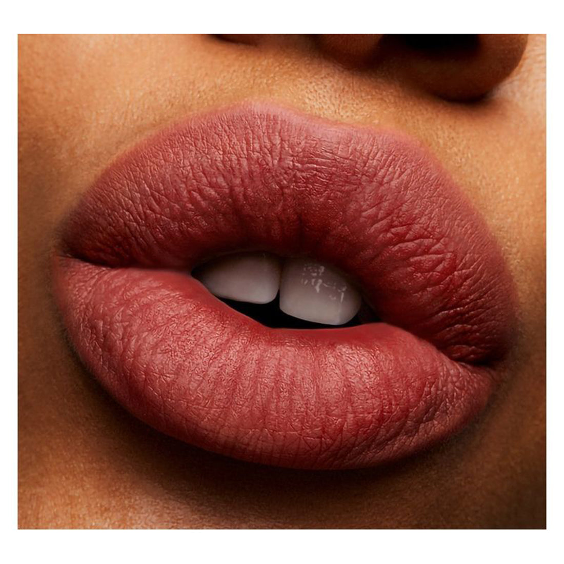 Powder Kiss Lipstick Rossetto Matte Devoted To Chili_MACS4K031_MAC-3