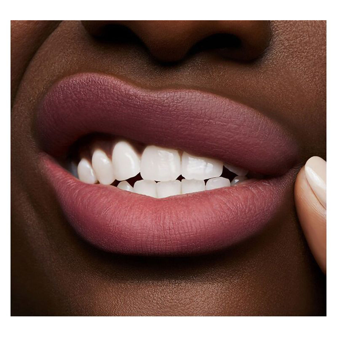 Powder Kiss Liquid Lipcolor Rossetto Liquido A Little Tamed_MACSJC206_MAC-4