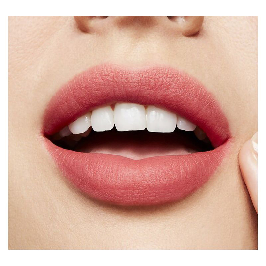 Powder Kiss Liquid Lipcolor Rossetto Liquido A Little Tamed_MACSJC206_MAC-5