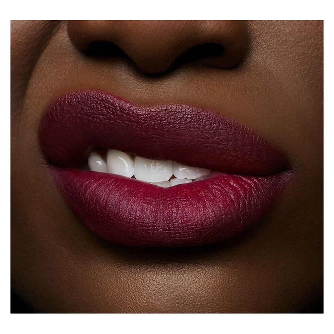 Powder Kiss Liquid Lipcolor Rossetto Liquido Burning Love_MACSJC201_MAC-4