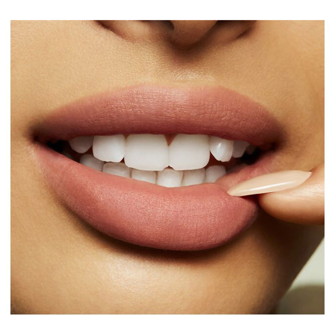 Powder Kiss Liquid Lipcolor Rossetto Liquido Date Maker_MACSJC214_MAC-3