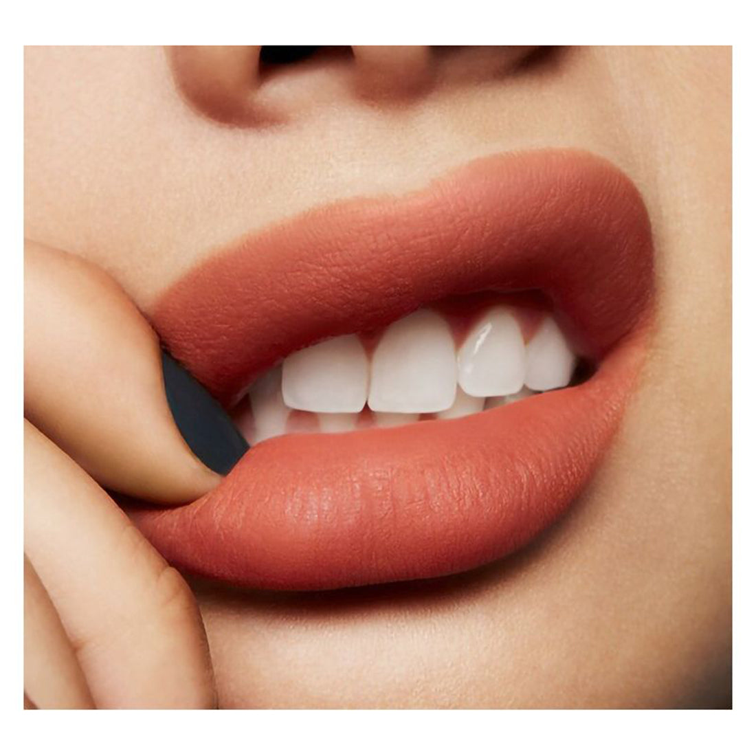 Powder Kiss Liquid Lipcolor Rossetto Liquido Sorry Not Sorry_MACSJC217_MAC-5