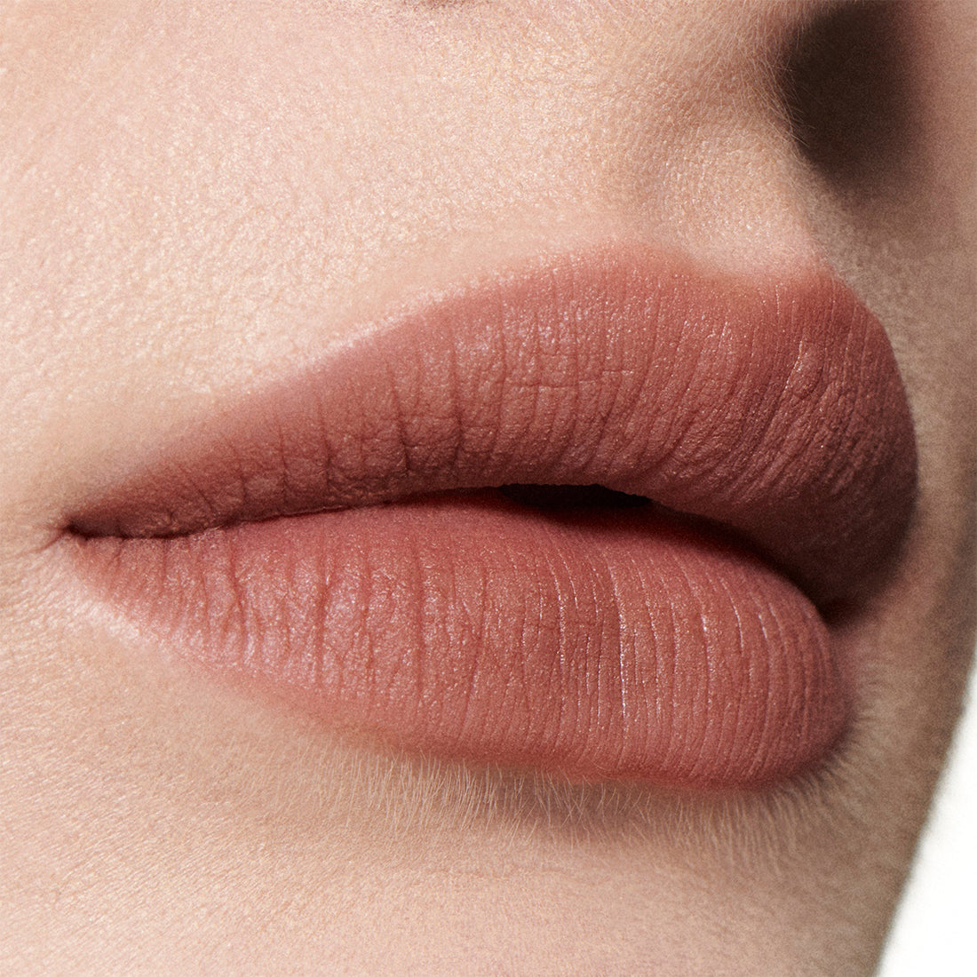 Powder Kiss Liquid Lipcolour Rossetto Liquido Habit_MACNSJC253_MAC-4