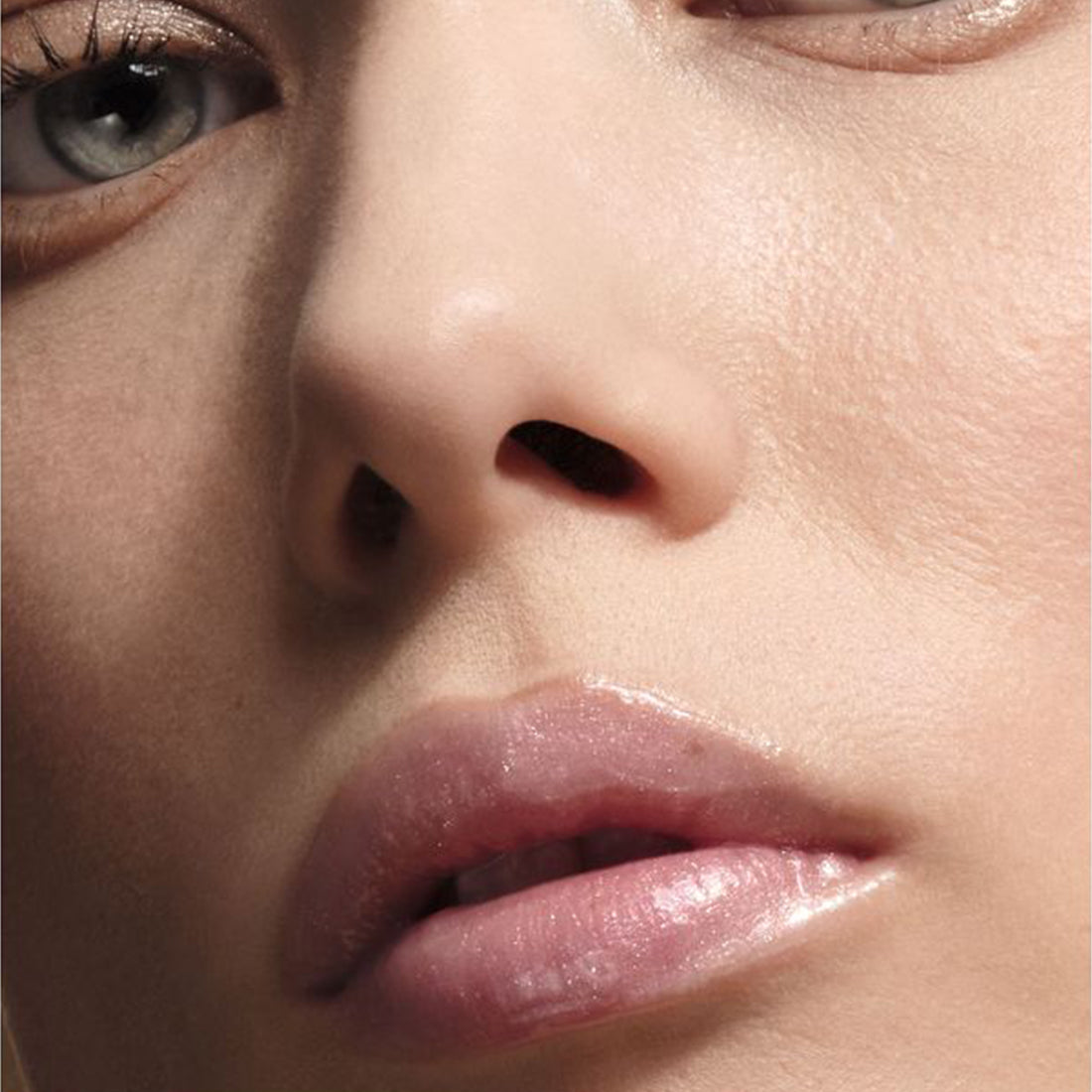 Prisma Glass Icy Plumper Gloss Rimpolpante 32 Ice Pink_ARMLF273600_Giorgio Armani-3