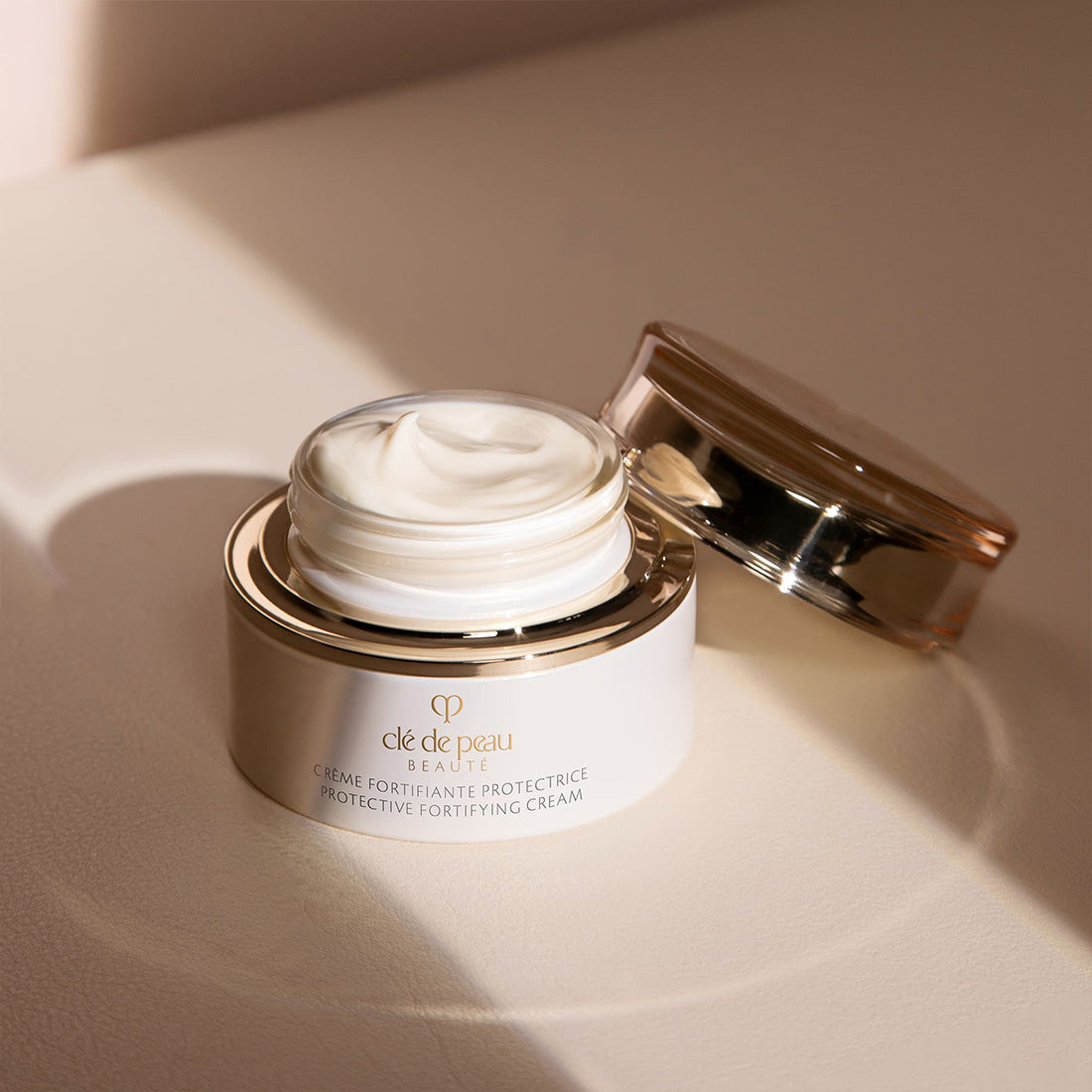 Protective Fortifying Cream Crema Viso Giorno (Ricarica) 50 ML_CDP10119219301_Clé de Peau Beauté-5