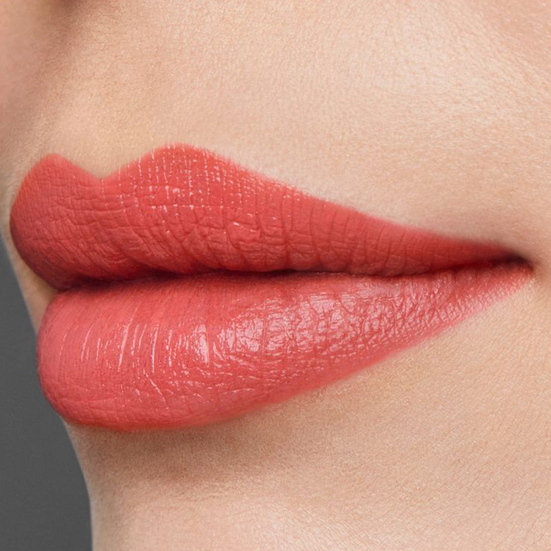 Pure Color Desire Cream Lipstick Rossetto 260 Eccentric_ESTGRFT23_Estee Lauder-2
