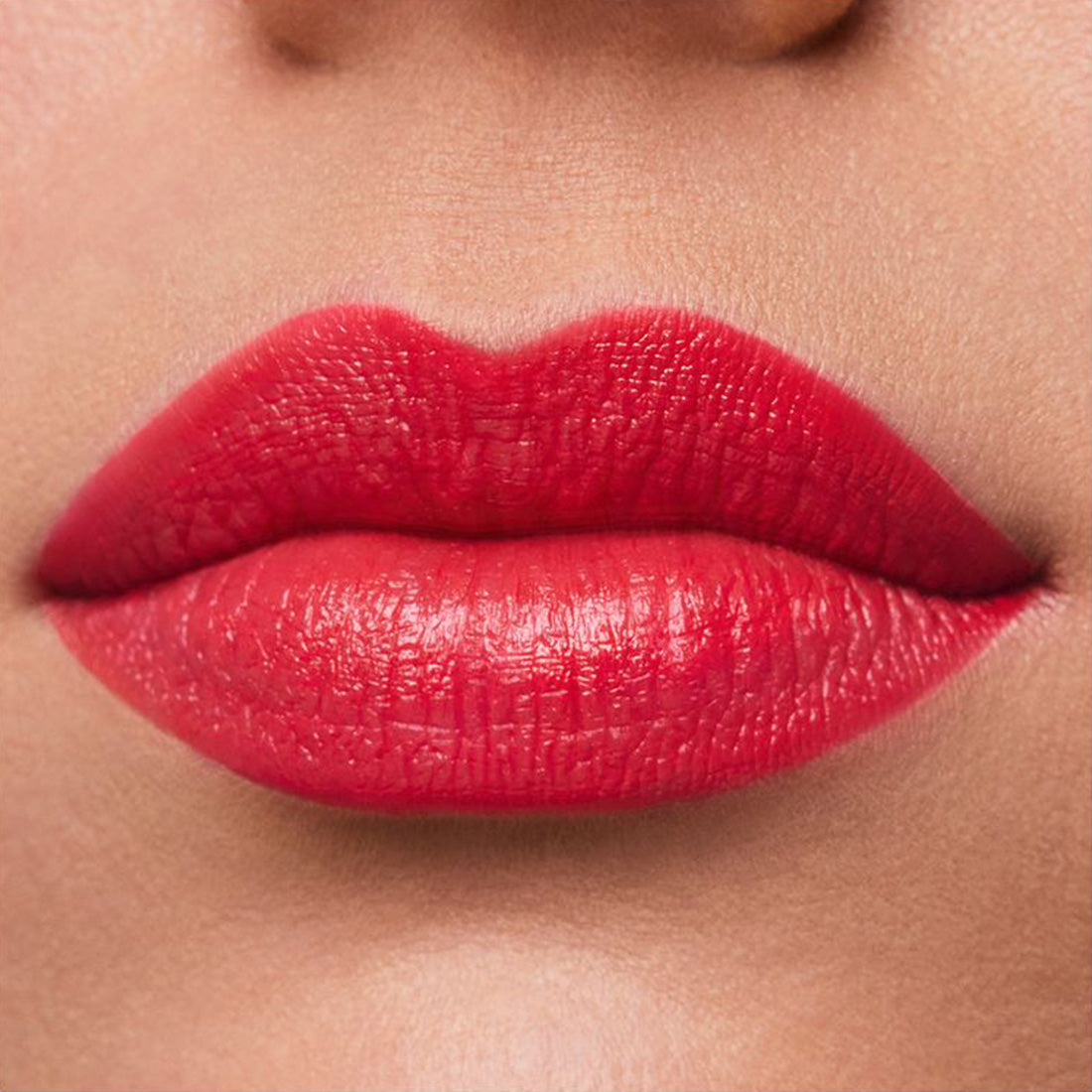 Pure Color Desire Cream Lipstick Rossetto 320 Defiant Coral_ESTGRFT02_Estee Lauder-2