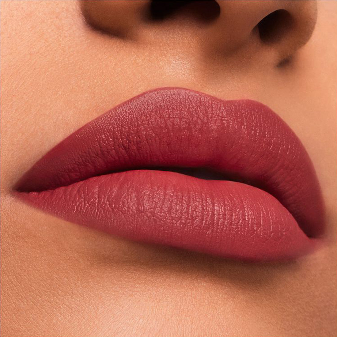 Pure Color Desire Cream Lipstick Rossetto 420 Rebellious Rose_ESTGRFTRR00_Estee Lauder-2