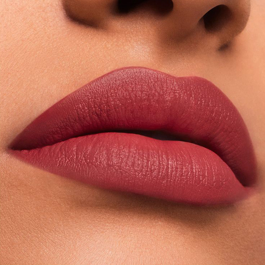 Pure Color Desire Matte Lipstick Rossetto 420 Rebellious Rose_ESTGRFWRR0000_Estee Lauder-2