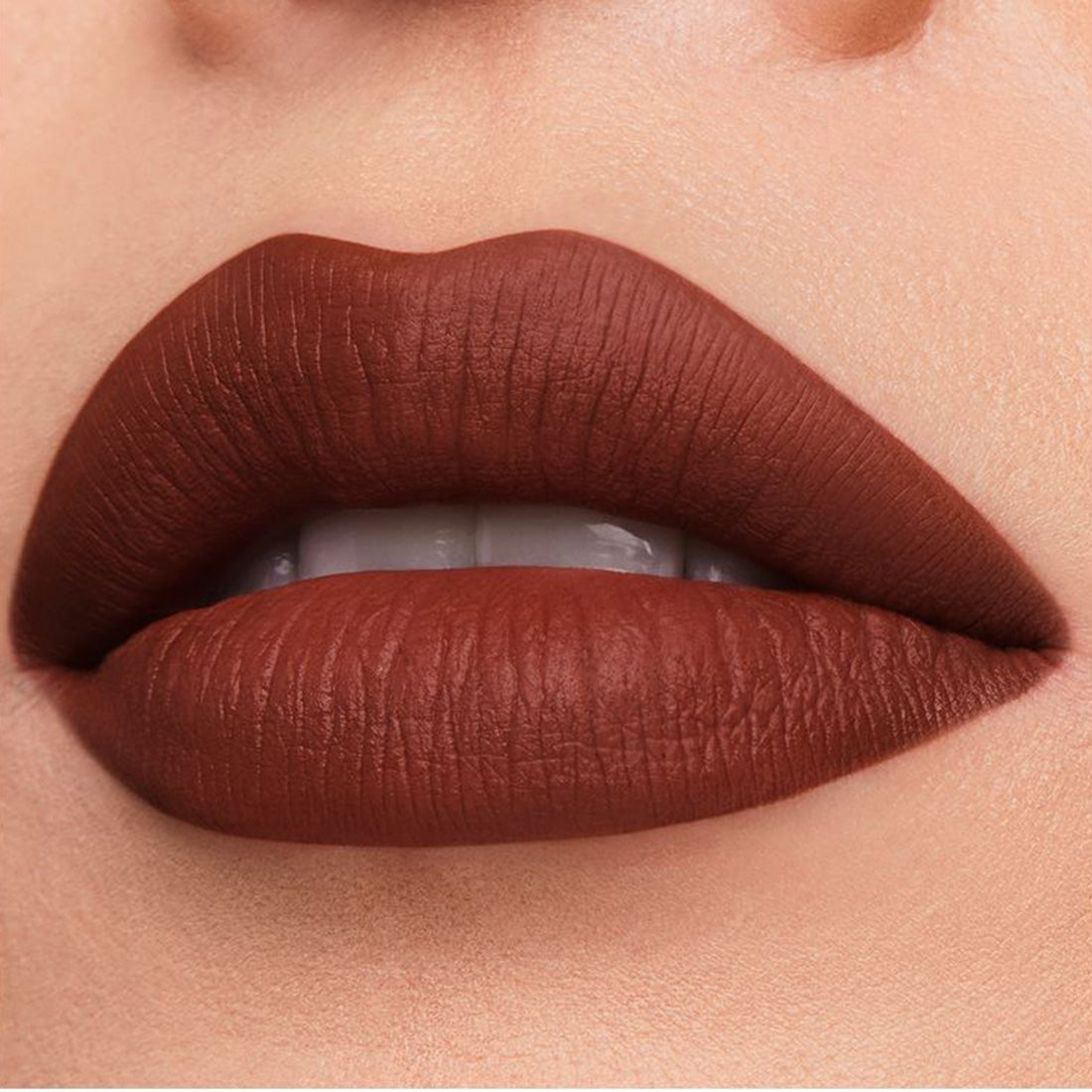 Pure Color Desire Matte Lipstick Rossetto 567 Knowing_ESTGRFW510000_Estee Lauder-2