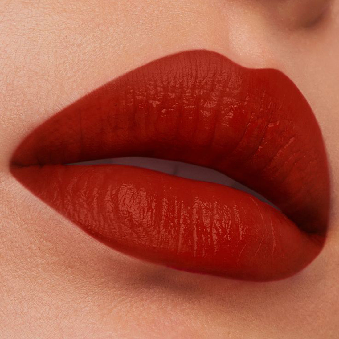 Pure Color Desire Matte Lipstick Rossetto 569 Fearless_ESTGRFW490000_Estee Lauder-2