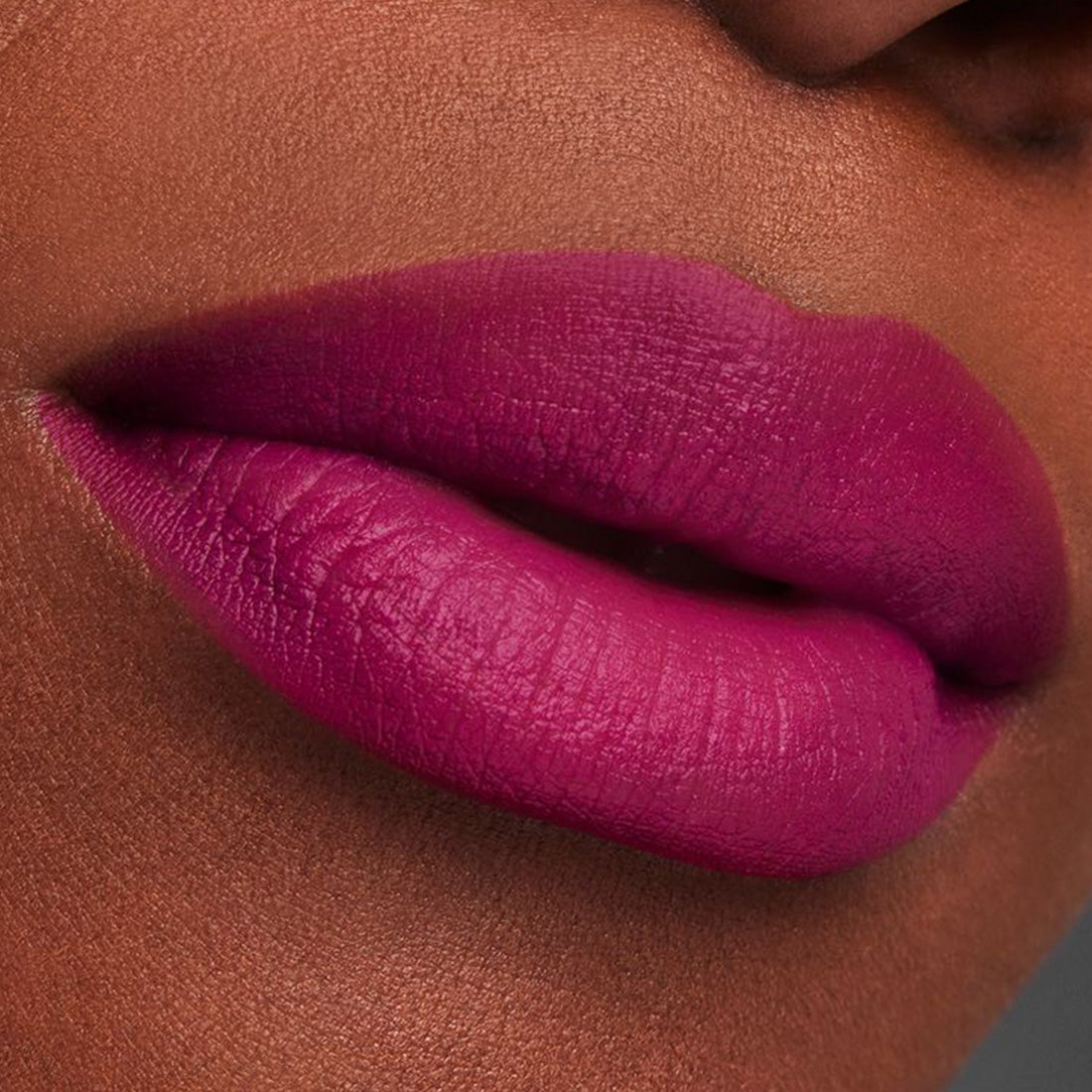 Pure Color Desire Matte Lipstick Rossetto 616 Enigma_ESTGRFW060000_Estee Lauder-2