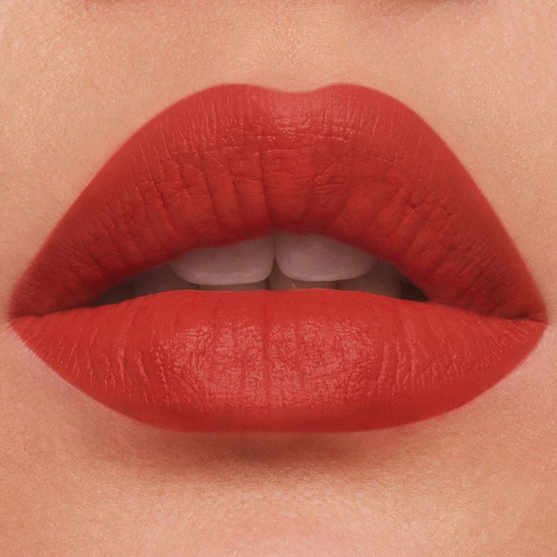 Pure Color Desire Matte Lipstick Rossetto 666 Captivated_ESTGRFW200000_Estee Lauder-2