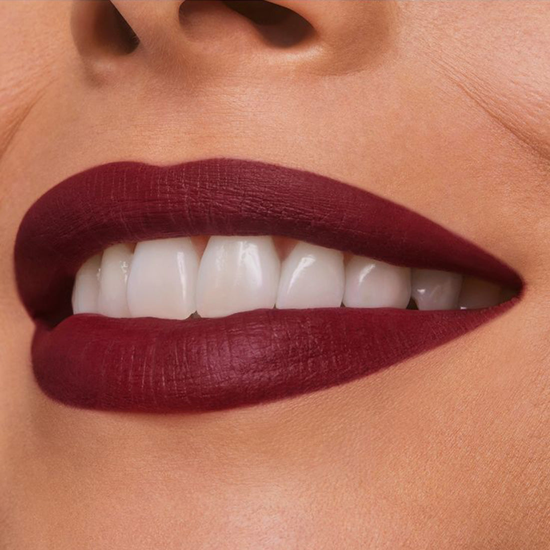Pure Color Desire Matte Lipstick Rossetto 682 After Hours_ESTGRFW080000_Estee Lauder-2