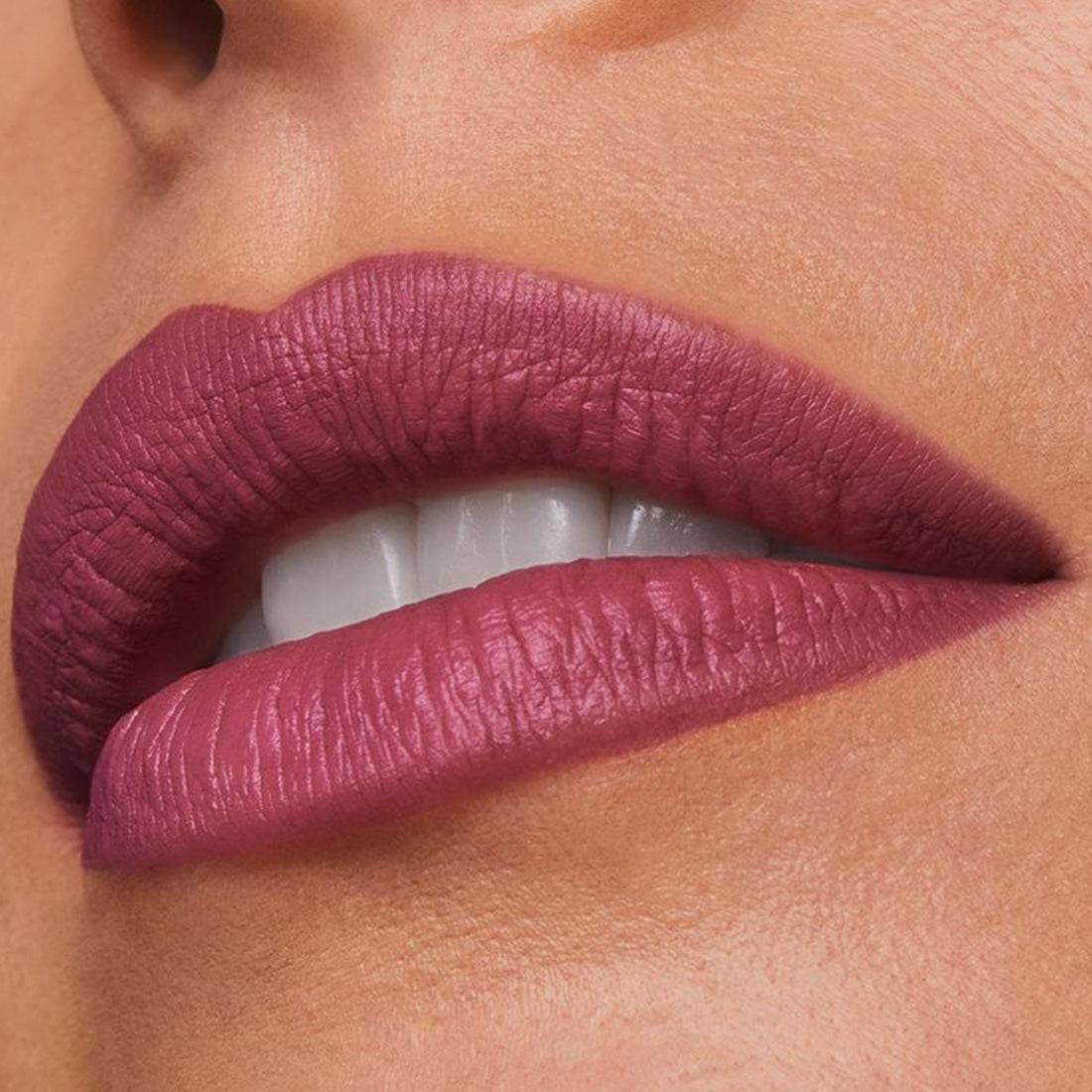 Pure Color Desire Matte Lipstick Rossetto 688 Idol_ESTGRFW040000_Estee Lauder-2