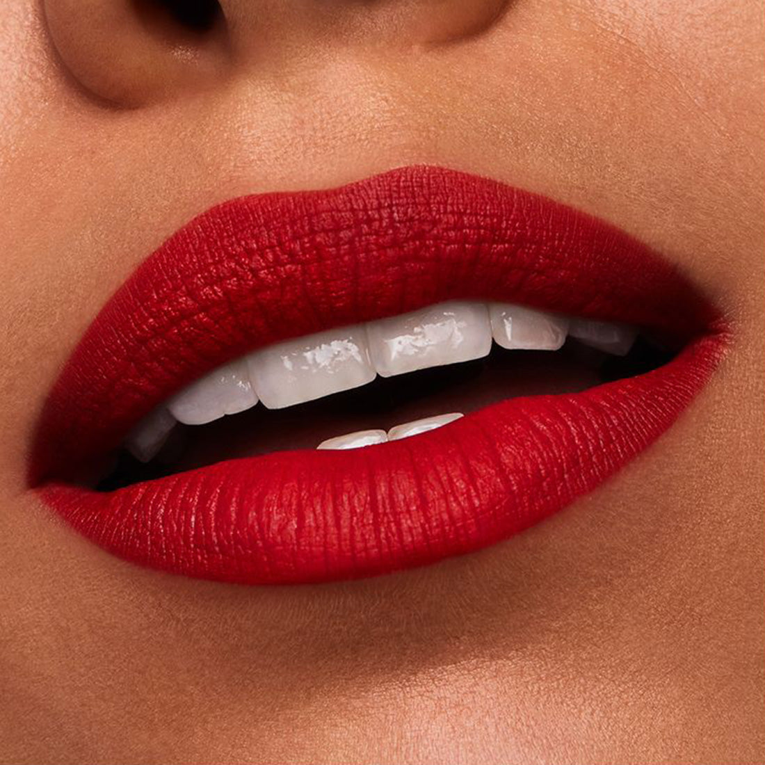 Pure Color Desire Matte Lipstick Rossetto 699 Thrill Me_ESTGRFW270000_Estee Lauder-2