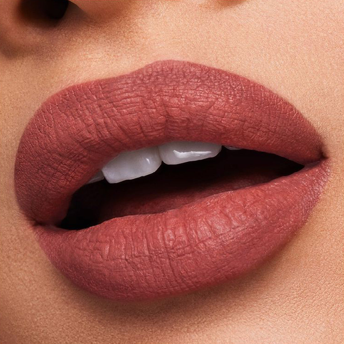 Pure Color Desire Matte Lipstick Rossetto 836 Love Bite_ESTGRFW090000_Estee Lauder-2