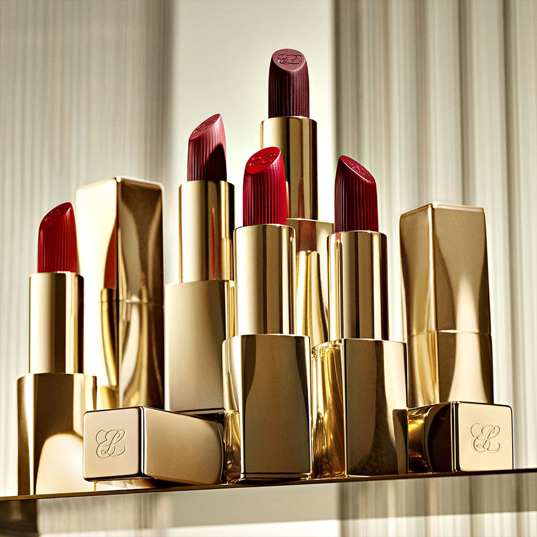 Pure Color Desire Matte Lipstick Rossetto 868 Influential_ESTGRFW160000_Estee Lauder-6