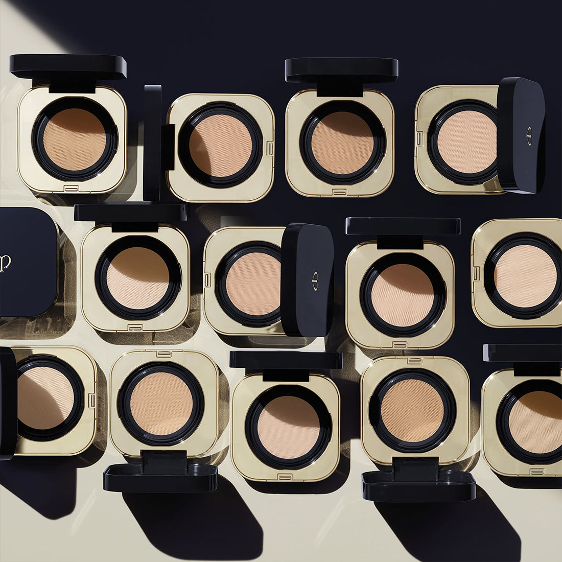 Radiant Cushion Foundation Natural Fondotinta Setoso O30R Medium Ocher_CDP10121422301_CLE' DE PEAU BEAUTE'-4