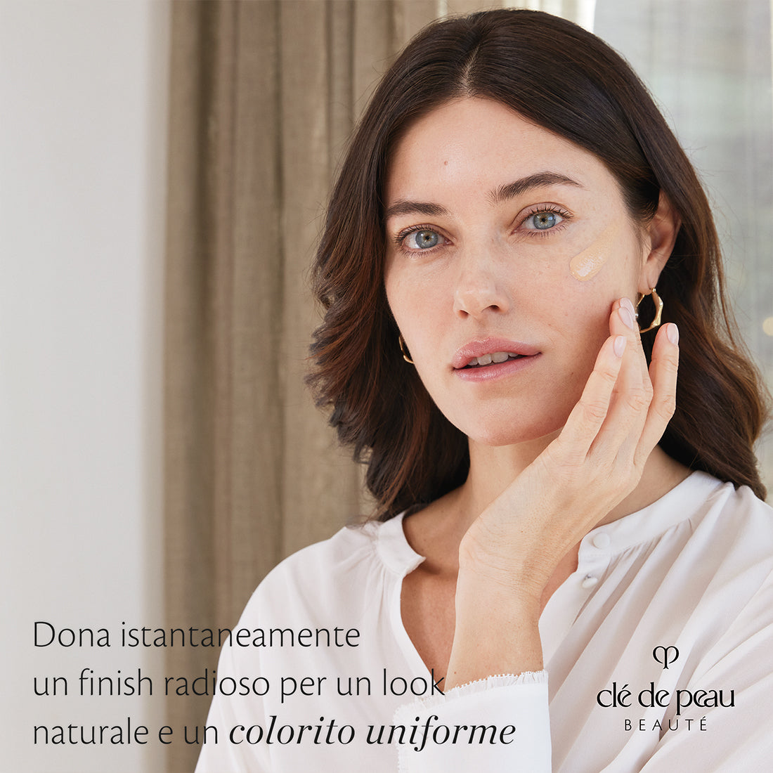Radiant Fluid Foundation Natural Fondotinta Idratante Effetto Naturale O50_CDP10116785301_CLE' DE PEAU BEAUTE'-5