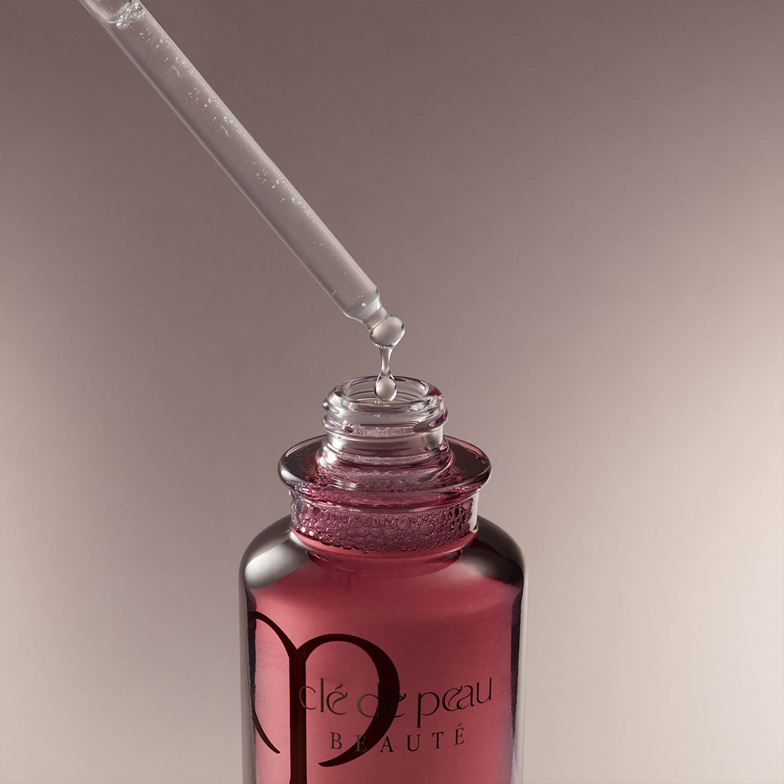 Radiant Multi Repair Oil Olio Multiuso Viso Corpo e Capelli 75 ML_CDP10113310101_CLE' DE PEAU BEAUTE'-5