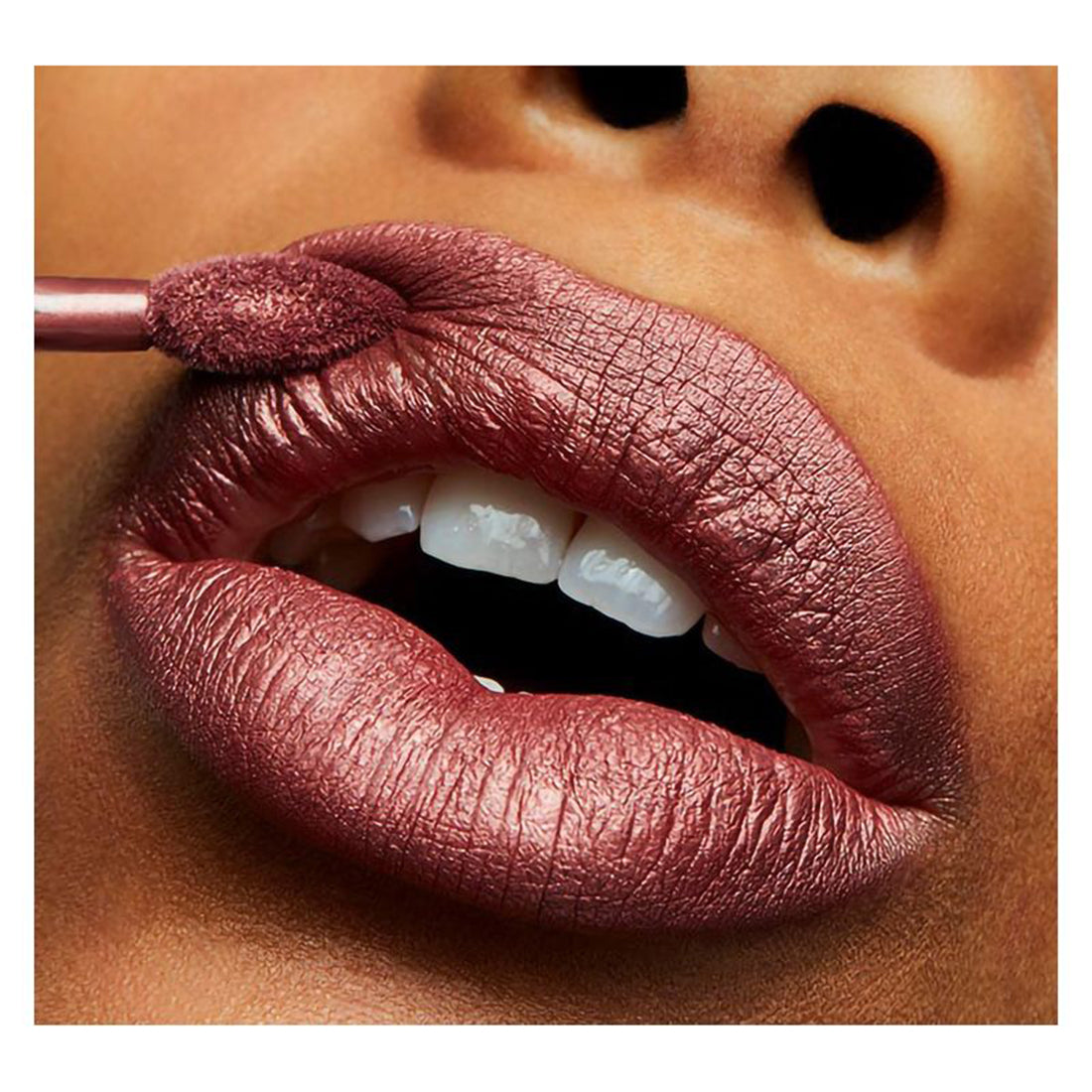Retro Matte Liquid Lip Colour Metallics Tinta Liquida Effetto Matte Gemz& Roses_MACS9W214_MAC-4