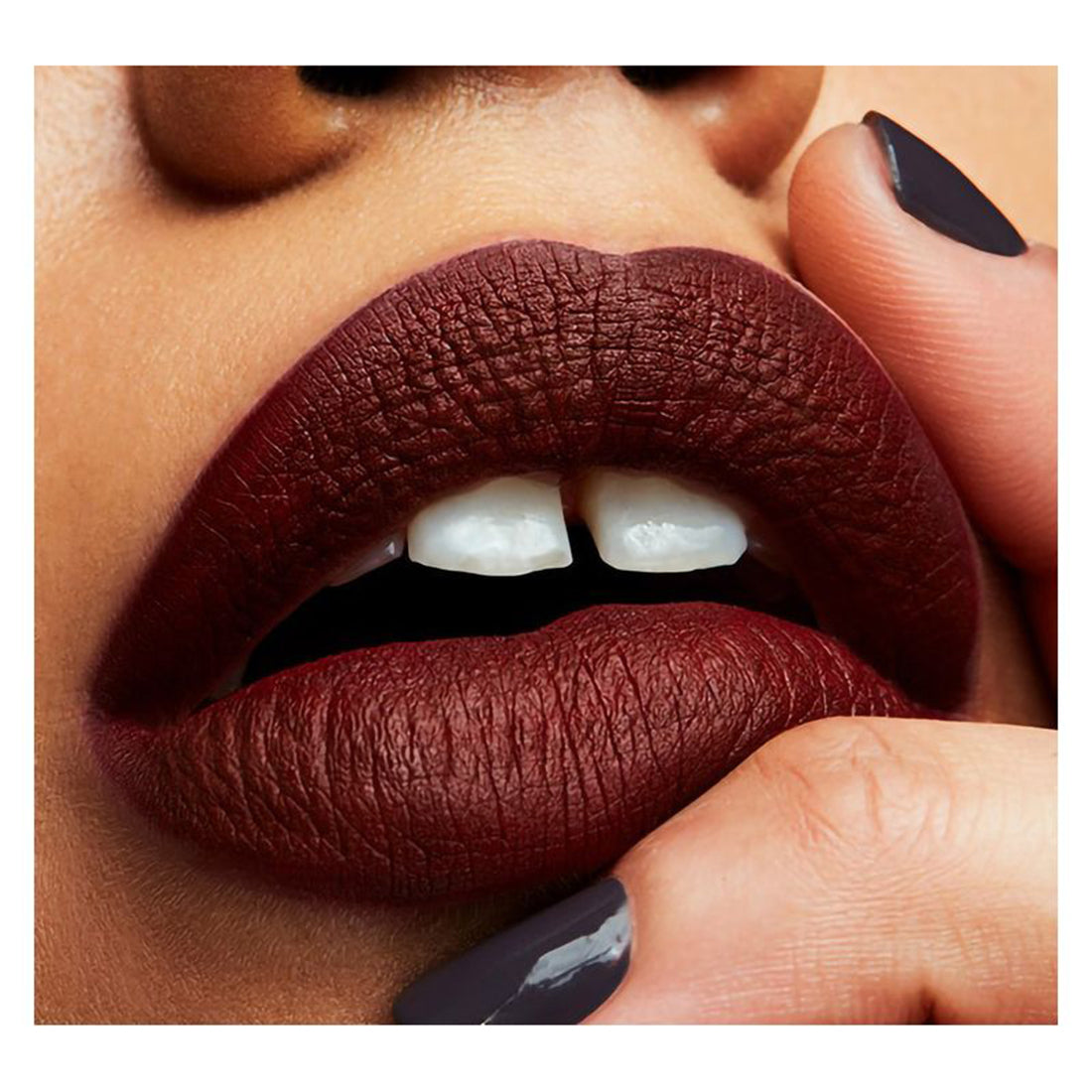 Retro Matte Liquid Lip Colour Tinta Liquida Effetto Matte Carnivorous_MACMY3N32_MAC-4