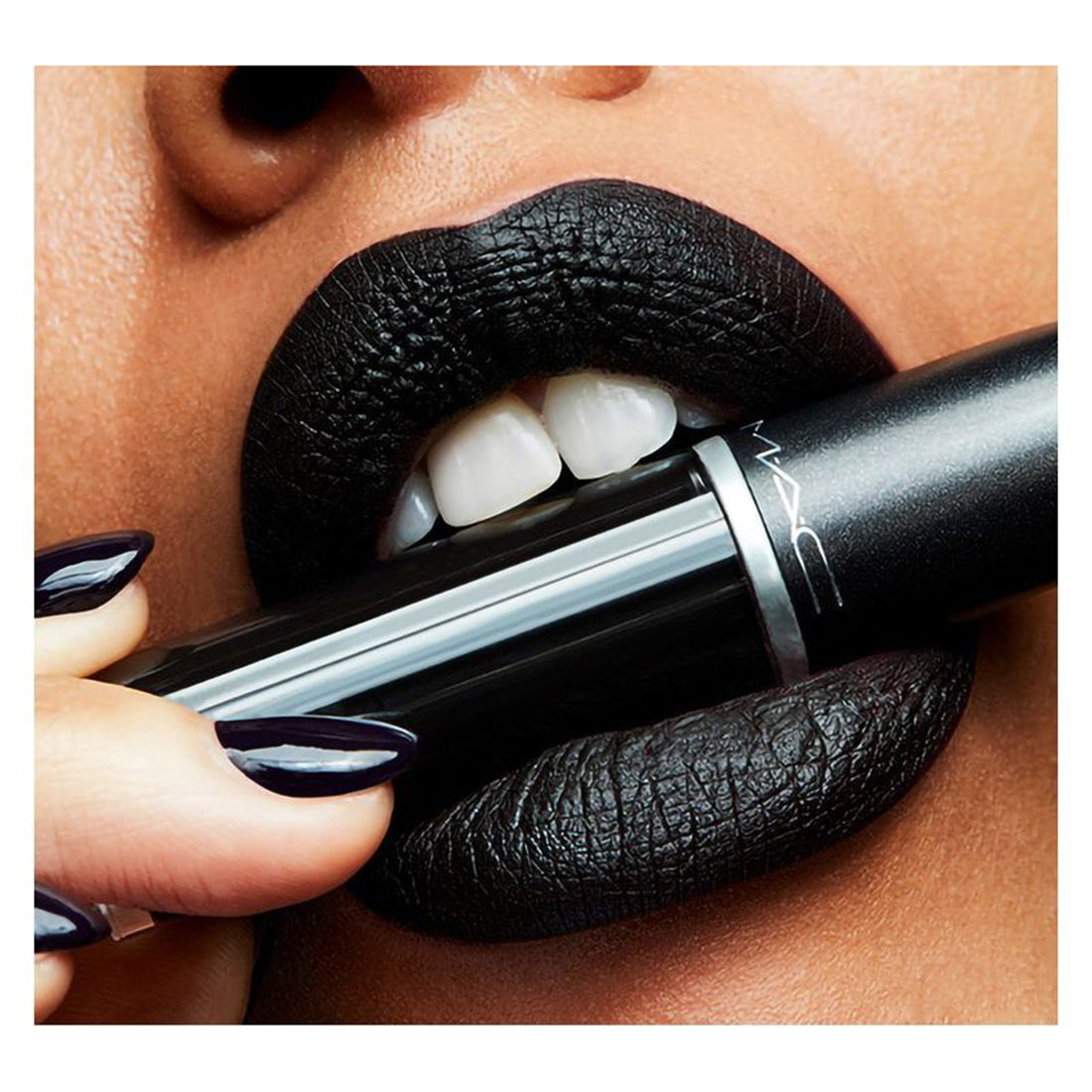 Retro Matte Liquid Lip Colour Tinta Liquida Effetto Matte Caviar_MACMY3N44_MAC-4