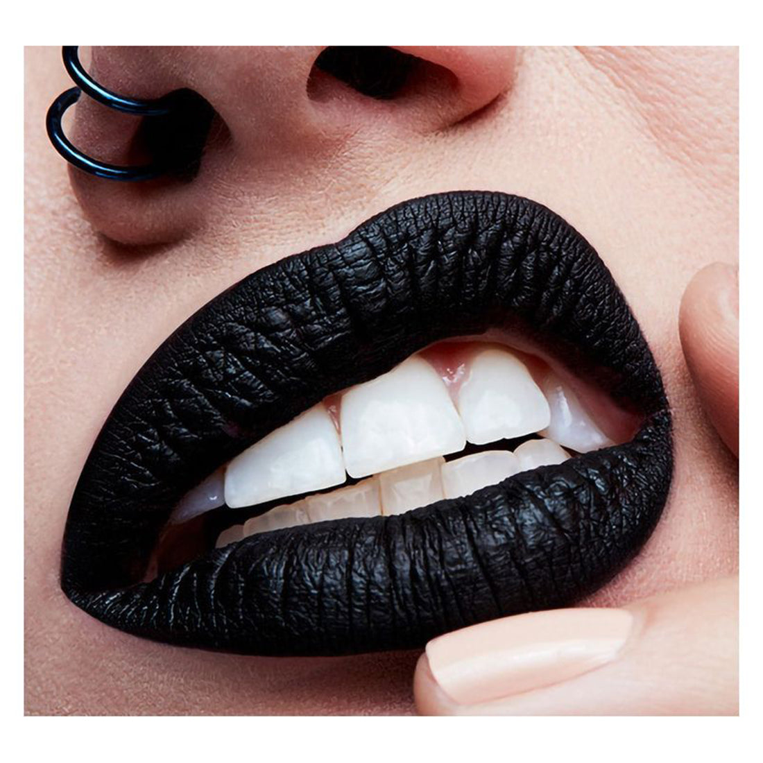 Retro Matte Liquid Lip Colour Tinta Liquida Effetto Matte Caviar_MACMY3N44_MAC-5