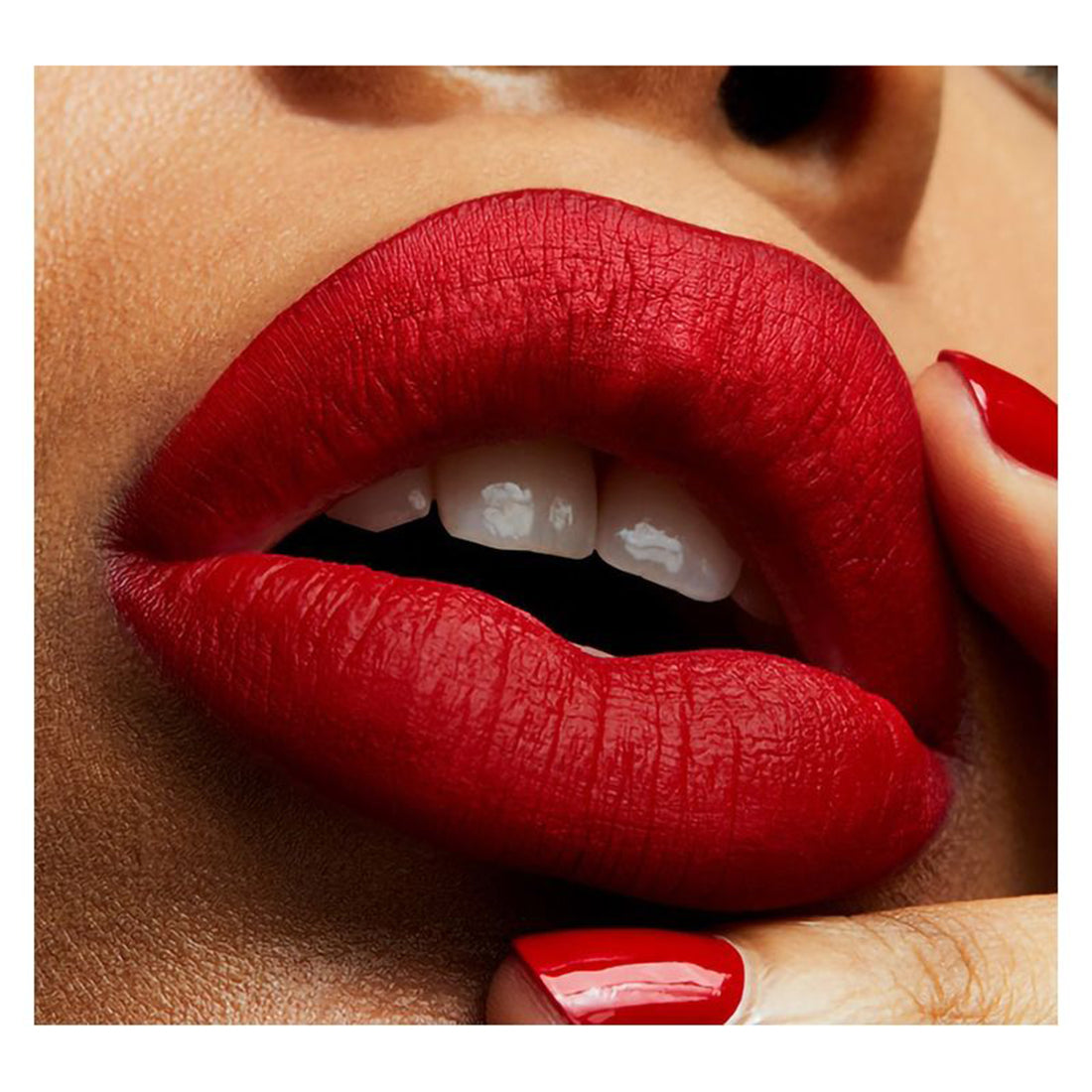 Retro Matte Liquid Lip Colour Tinta Liquida Effetto Matte Feels So Grand_MACMY3N02_MAC-4