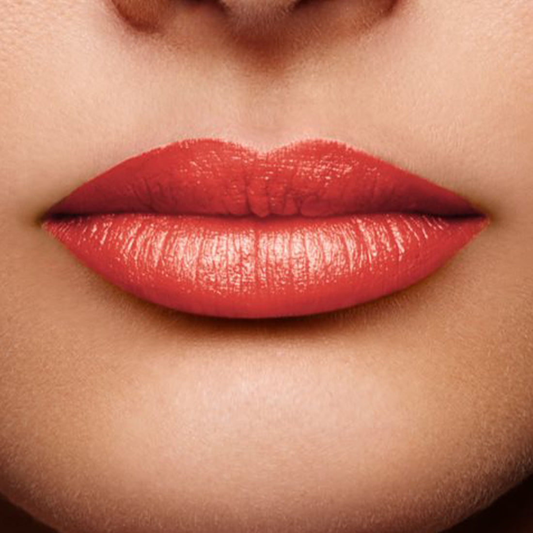 Rossetto Lunga Tenuta Color Riche Rossetto Lunga Tenuta 373 Magnetic Coral_COR5673910_L'Oreal-3