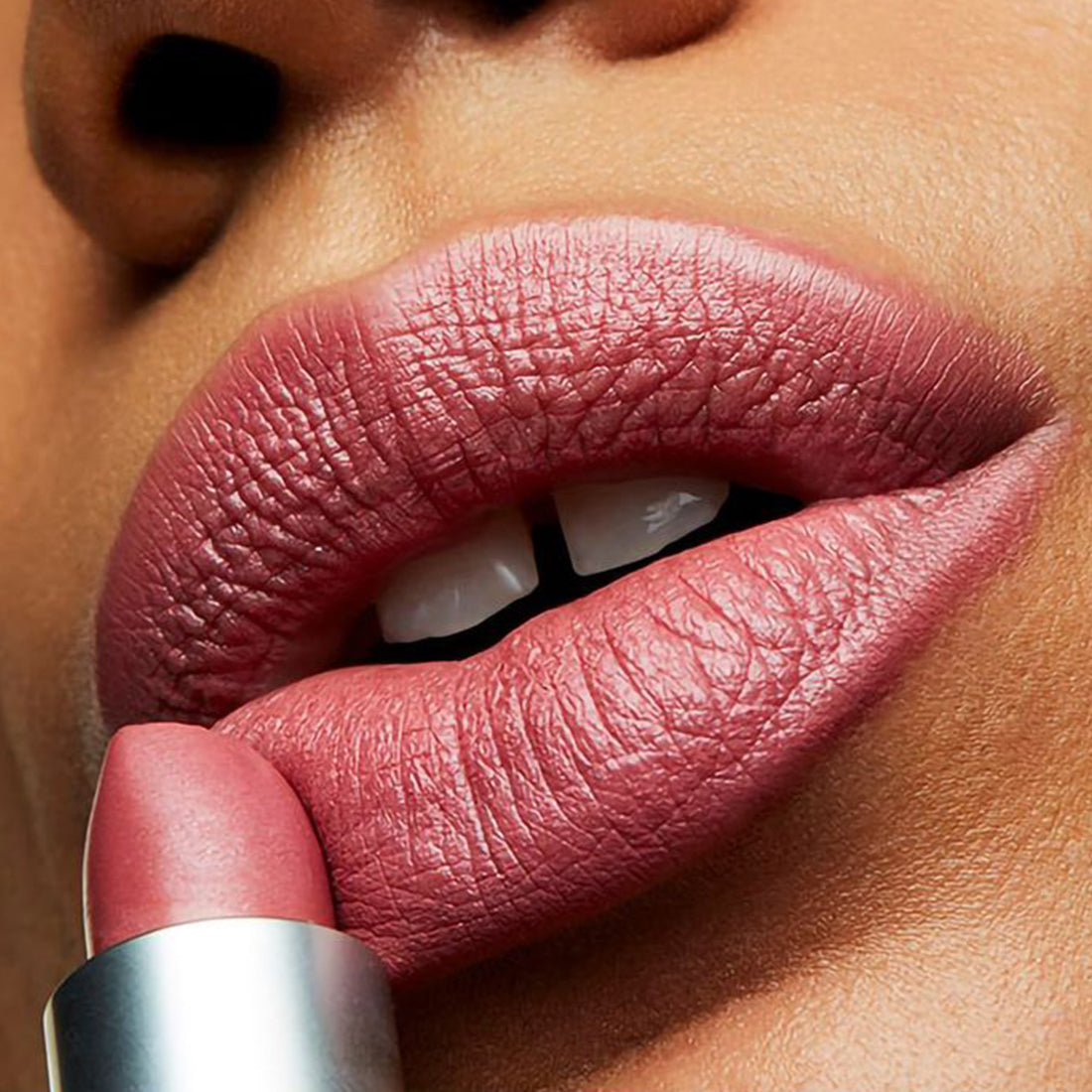 Satin Lipstick Rossetto Satinato Brave_MACM3EW04_MAC-2