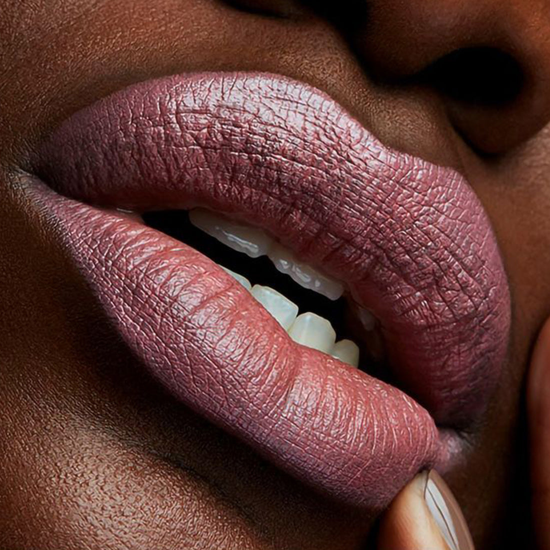 Satin Lipstick Rossetto Satinato Brave_MACM3EW04_MAC-4