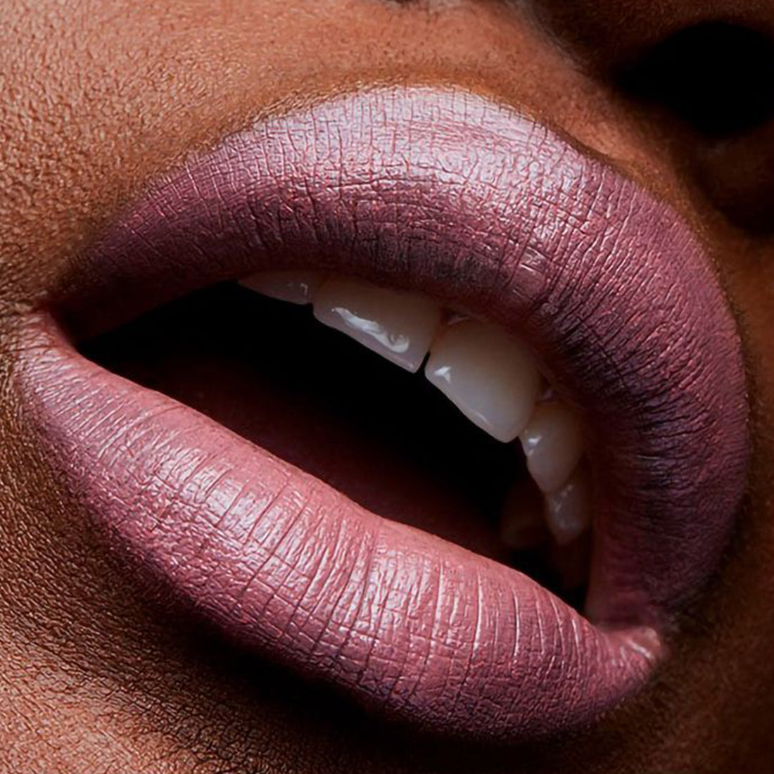 Satin Lipstick Rossetto Satinato Faux_MACM3EW11_MAC-4