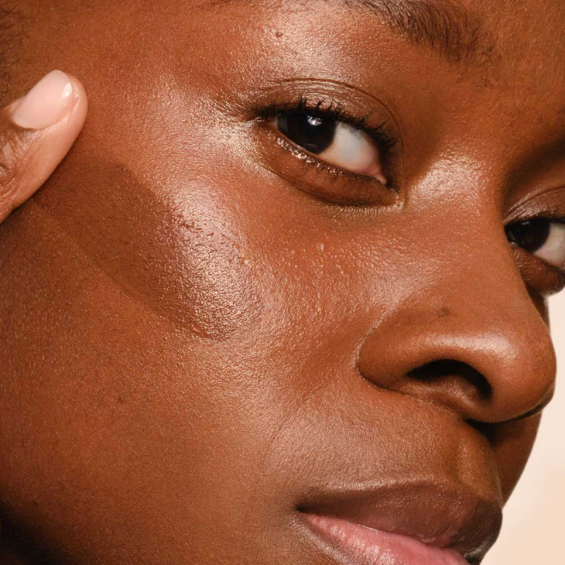 Skin Tint Fondotinta Illuminante e a Lunga Tenuta D3_ARMLF710900_Giorgio Armani-4