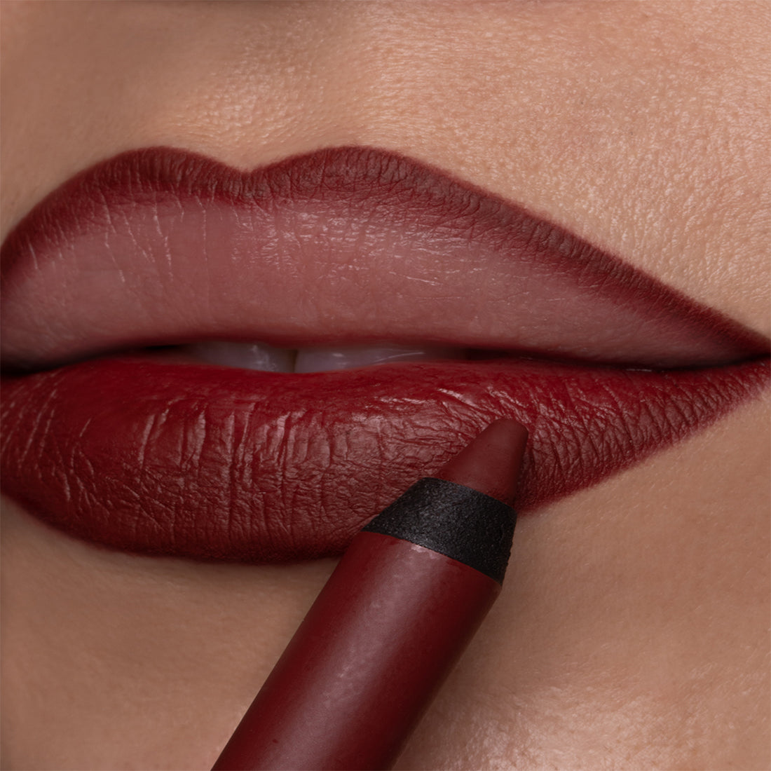 Stay On Me Lip Liner Matita Labbra Lunga Tenuta Waterproof  165 Ciliegia_DDP113165_Diego Dalla Palma-2