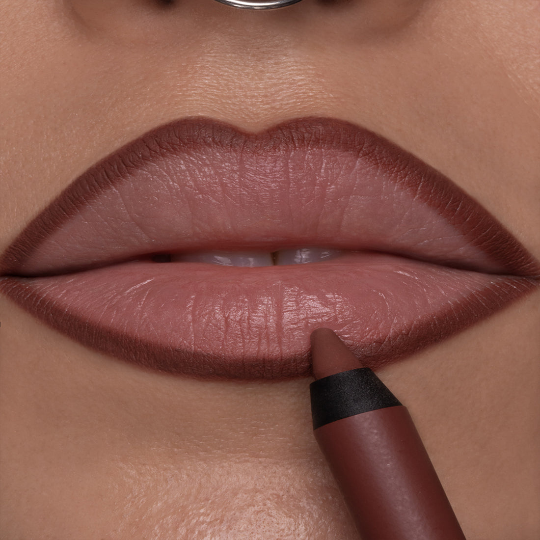 Stay On Me Lip Liner Matita Labbra Lunga Tenuta Waterproof  171 Cioccolato_DDP113171_Diego Dalla Palma-2