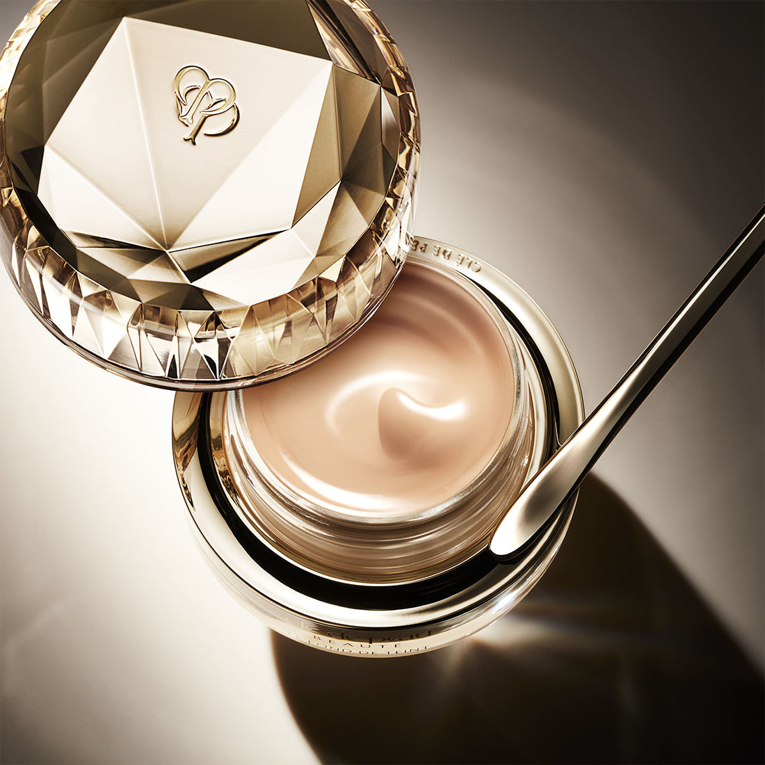 The Foundation Fondotinta in Crema  BF20_CDP10118751301_CLE' DE PEAU BEAUTE'-5