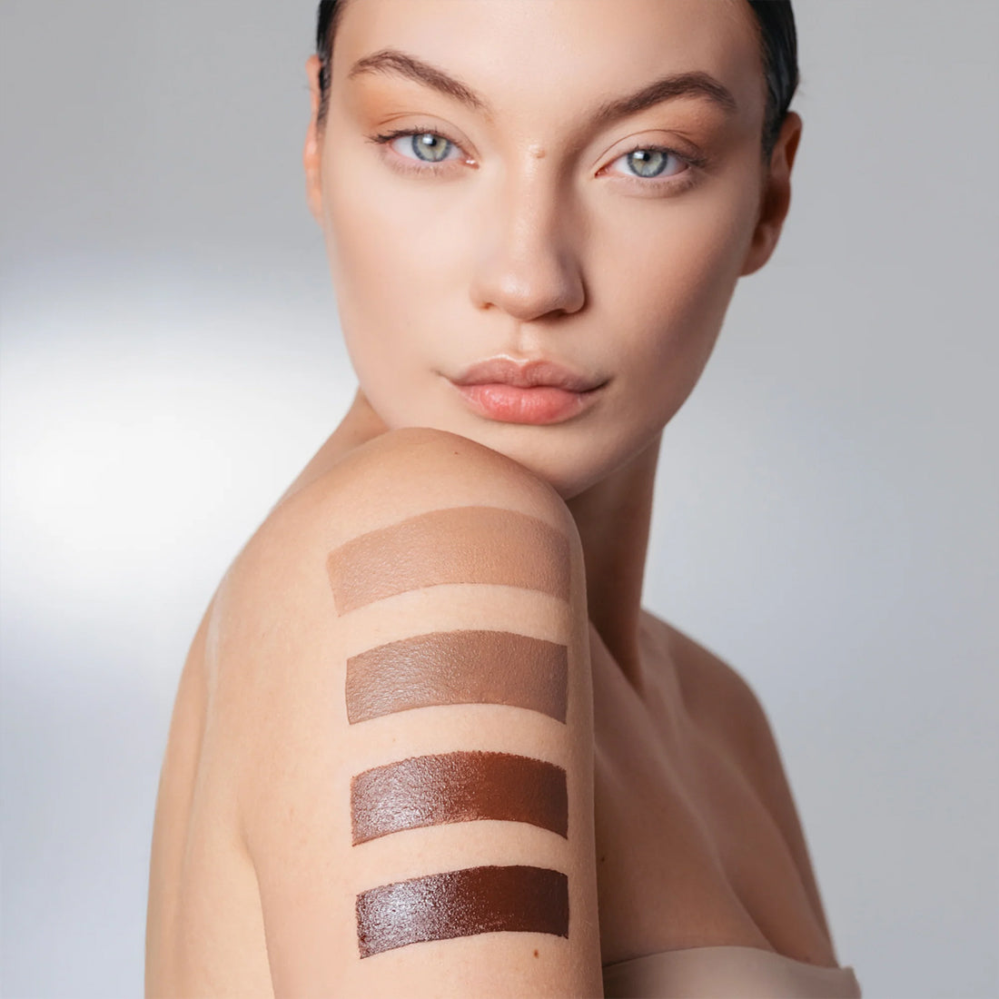 The Mood Contrast Contour Stick 102 Medium_MES626102_MESAUDA-4