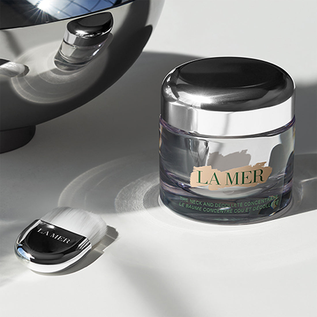 The Neck and Decollete Concentrate Balsamo Idratante Rimpolpante Collo e Decolletè 50 ML_LM5KP1010000_LA MER-3