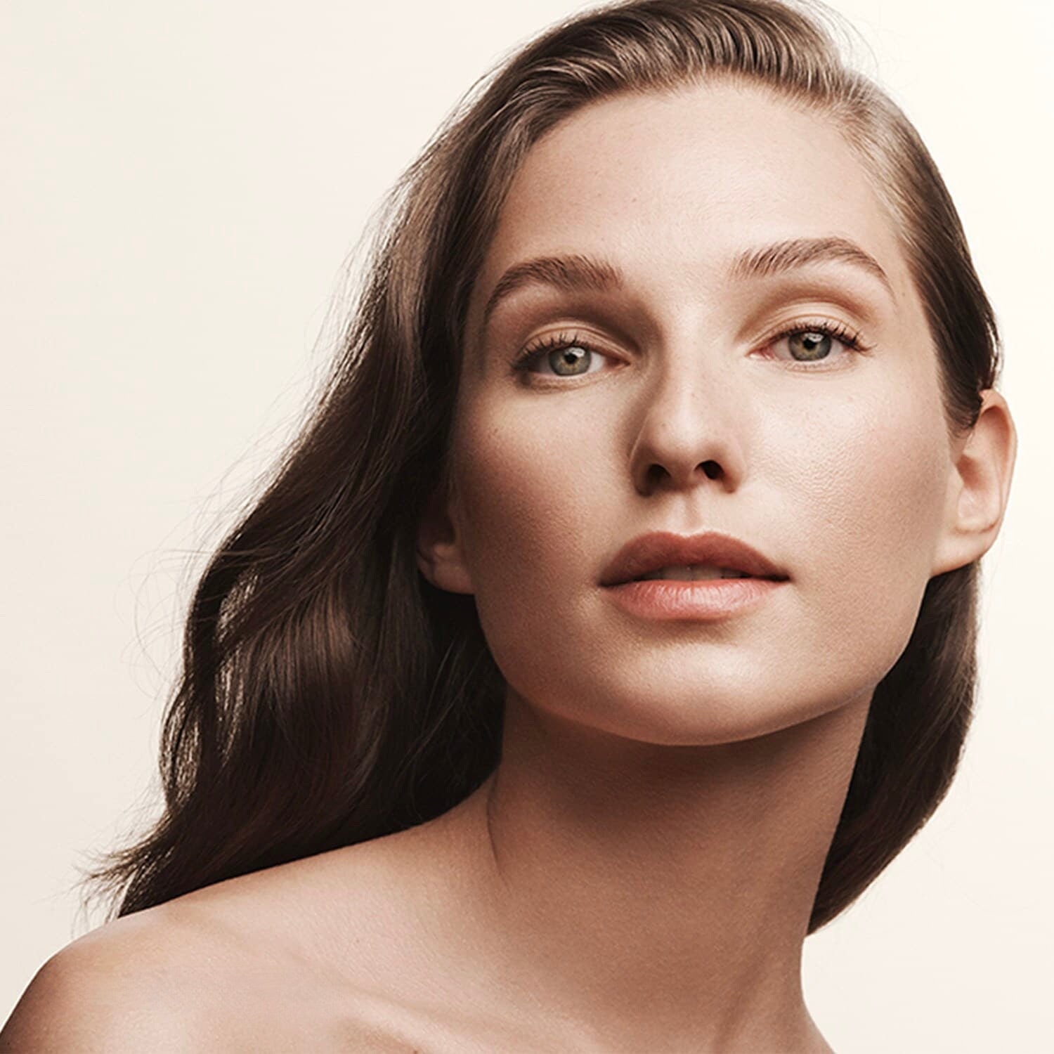 The Soft Fluid Long Wear Foundation Fondotinta Lunga Tenuta SPF20 Ivory_LM5FT2020000_LA MER-3