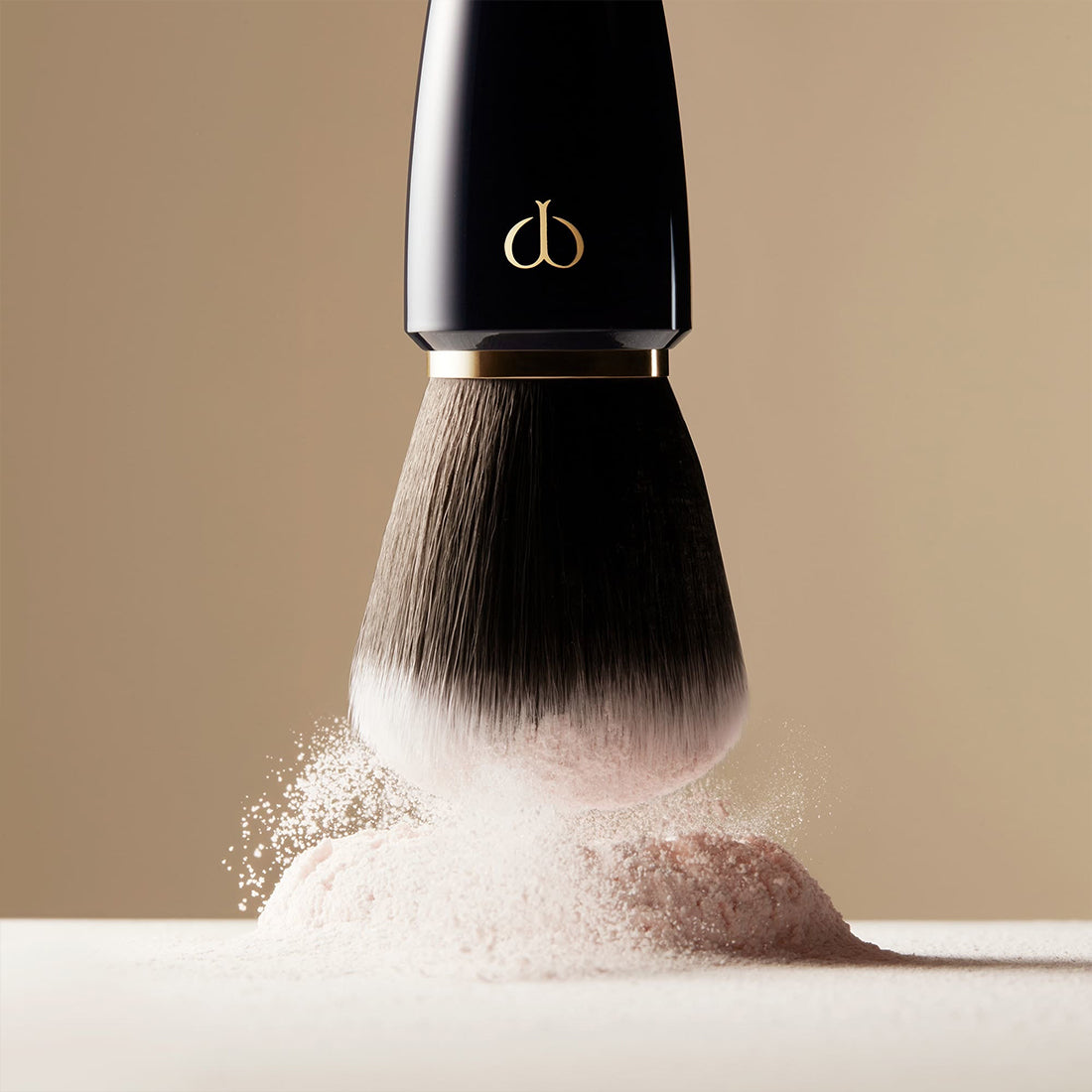 Traslucent Loose Powder Cipria in Polvere 1 Light_CDP10217768101_CLE' DE PEAU BEAUTE'-6