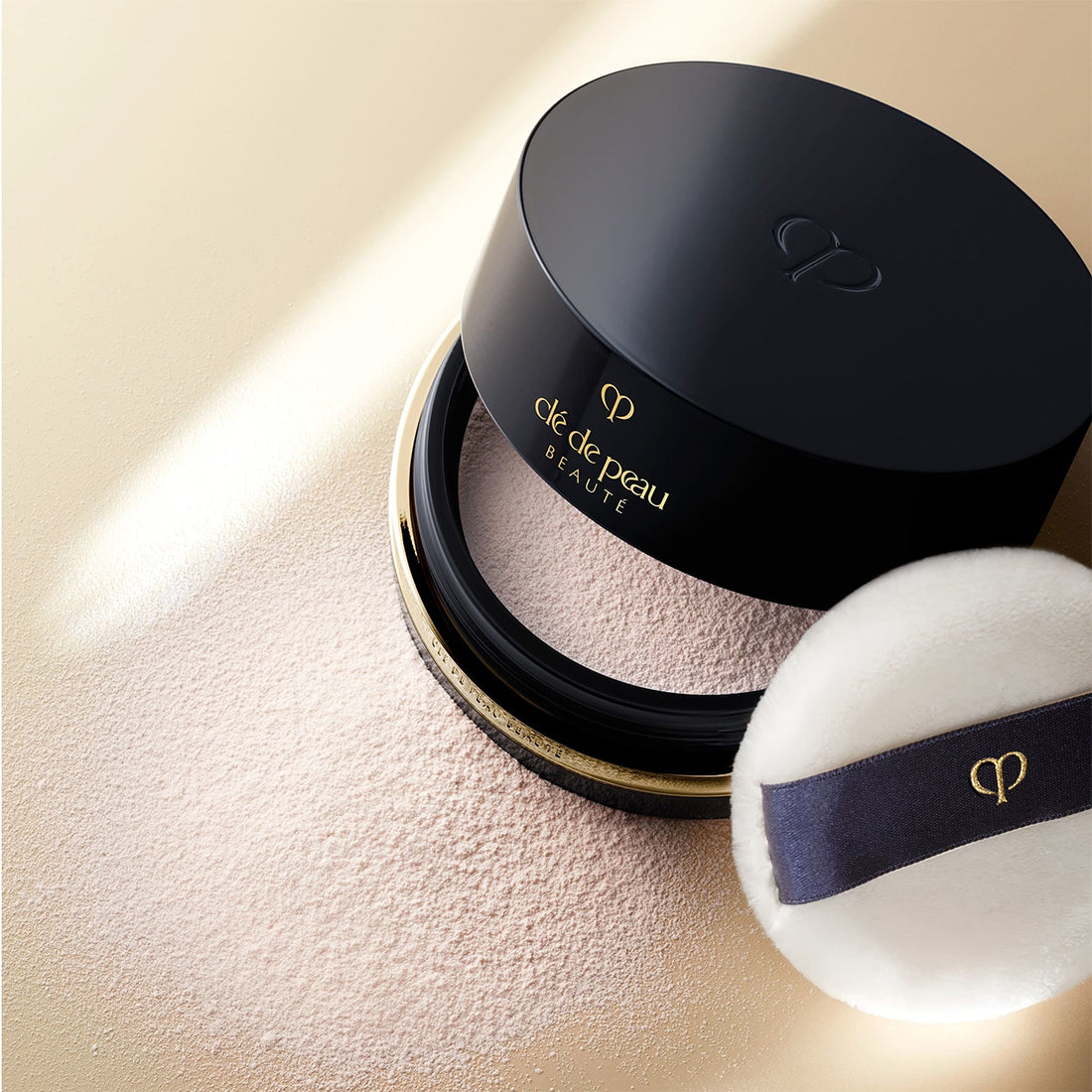 Traslucent Loose Powder Cipria in Polvere 1 Light_CDP10217768101_Clé de Peau Beauté-3