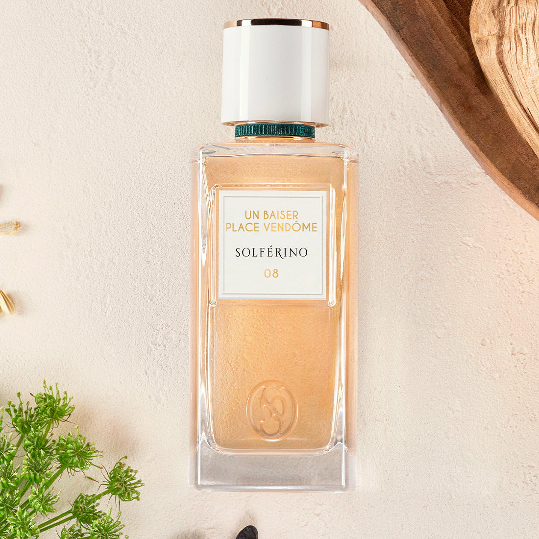 Un Baiser Place Vendome Eau De Parfum_JSL001A108_SOLFERINO-3