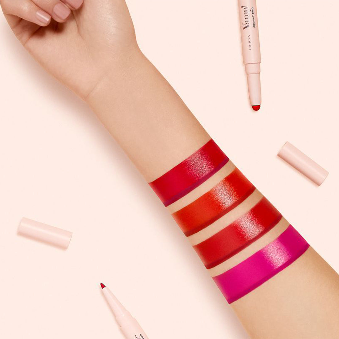 Vamp! Creamy Duo Matita Labbra Contouring & Rossetto Brillante N012 Cherry Red_PUP020122A012_Pupa-3